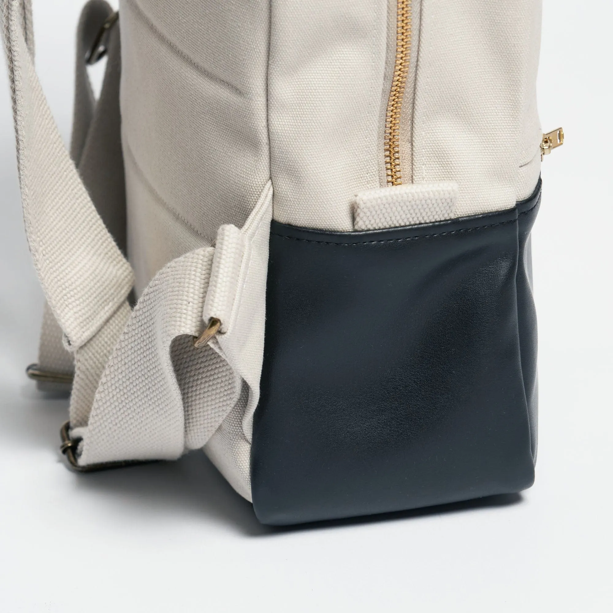 Natural Cotton Canvas Two-Tone Daypack | Sand & Black