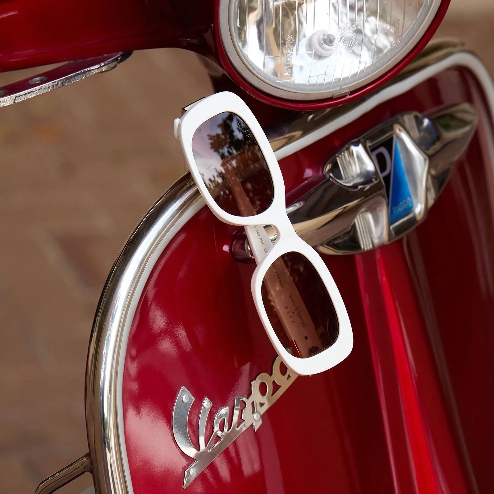 THE WHITE LOTUS - ITALY   WHITE IVORY   RICH BROWN GRADIENT SUNGLASSES